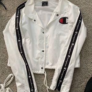Champion white windbreaker with adjustable string at bottom !